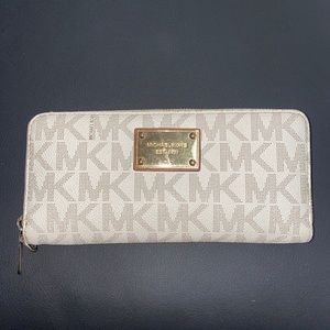 Micheal kors wallet